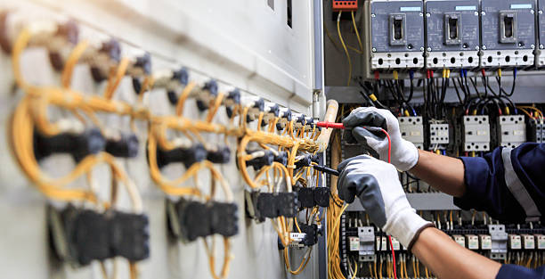 Professional Generator Installation technician working in Yalaha, FL